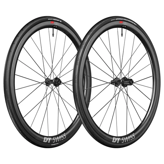 PHO_AAQZIX_ERC1100_WEB_SHO_003-media-ea52841f-query.9533373f-1.webp Roues vélo route DT Swiss ERC 1100 Dicut 700C CL 35mm – Image 1